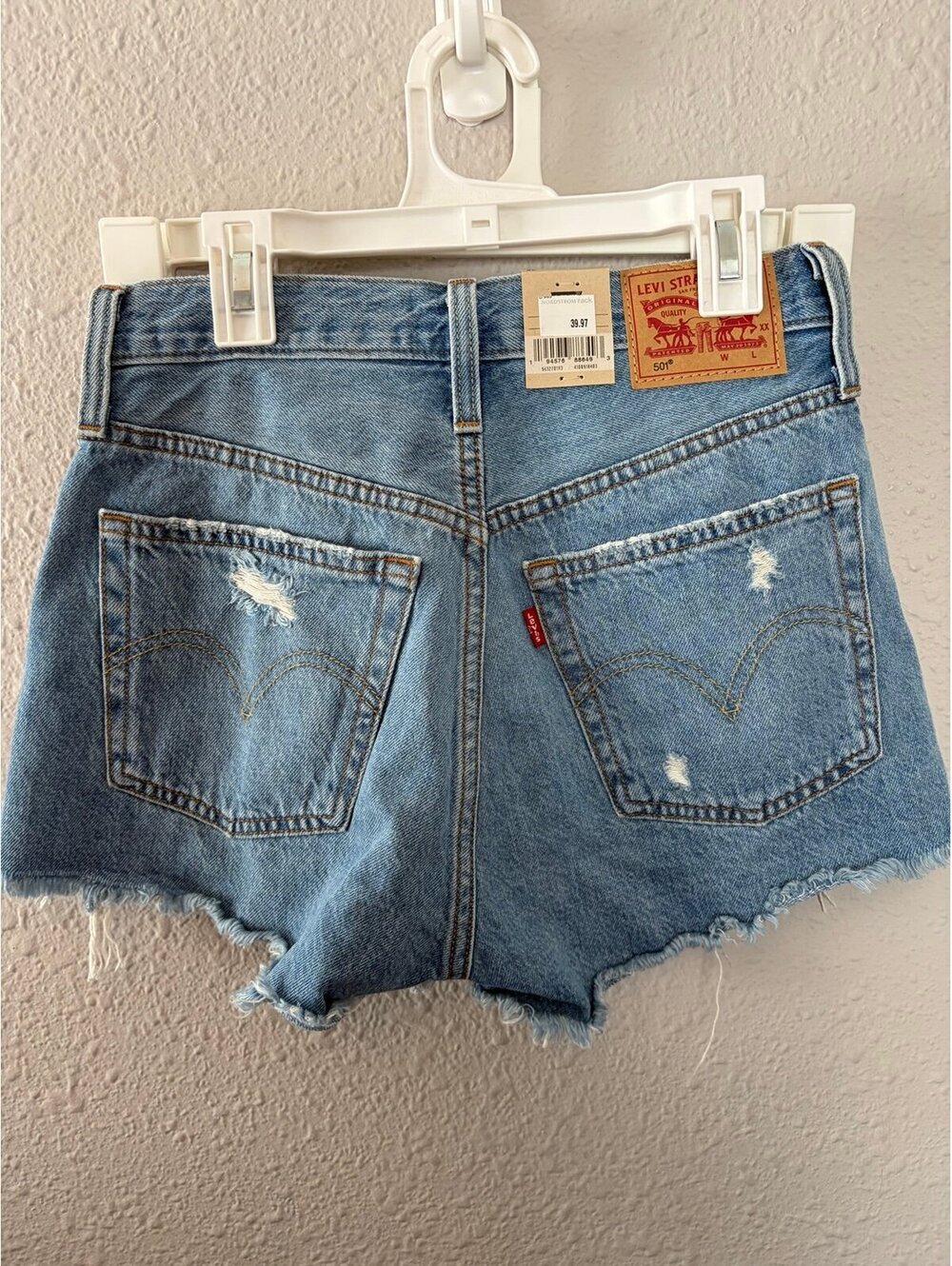 NWT Levi's 501 Light Wash Shorts size W25. 2.5in inseam - Picture 2 of 5